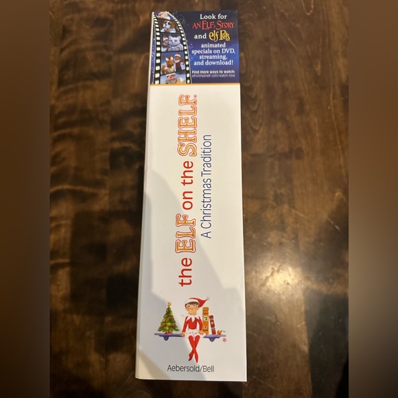 This set includes an adoptable girl Scout Elf® & book. - Picture 3 of 5